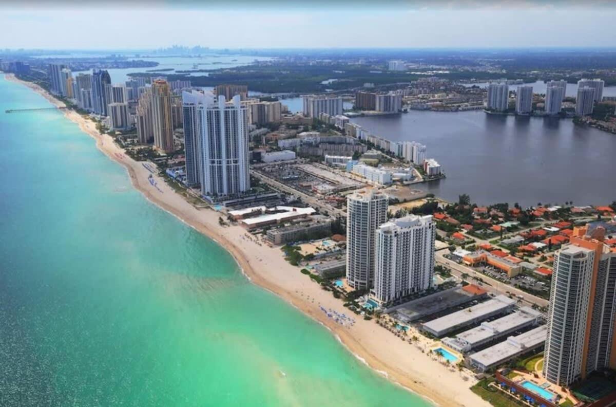 Beachfront Resort Pool Ocean View Balcony Miami Beach Exterior photo