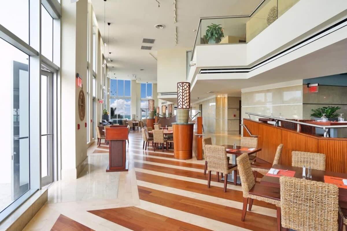 Beachfront Resort Pool Ocean View Balcony Miami Beach Exterior photo