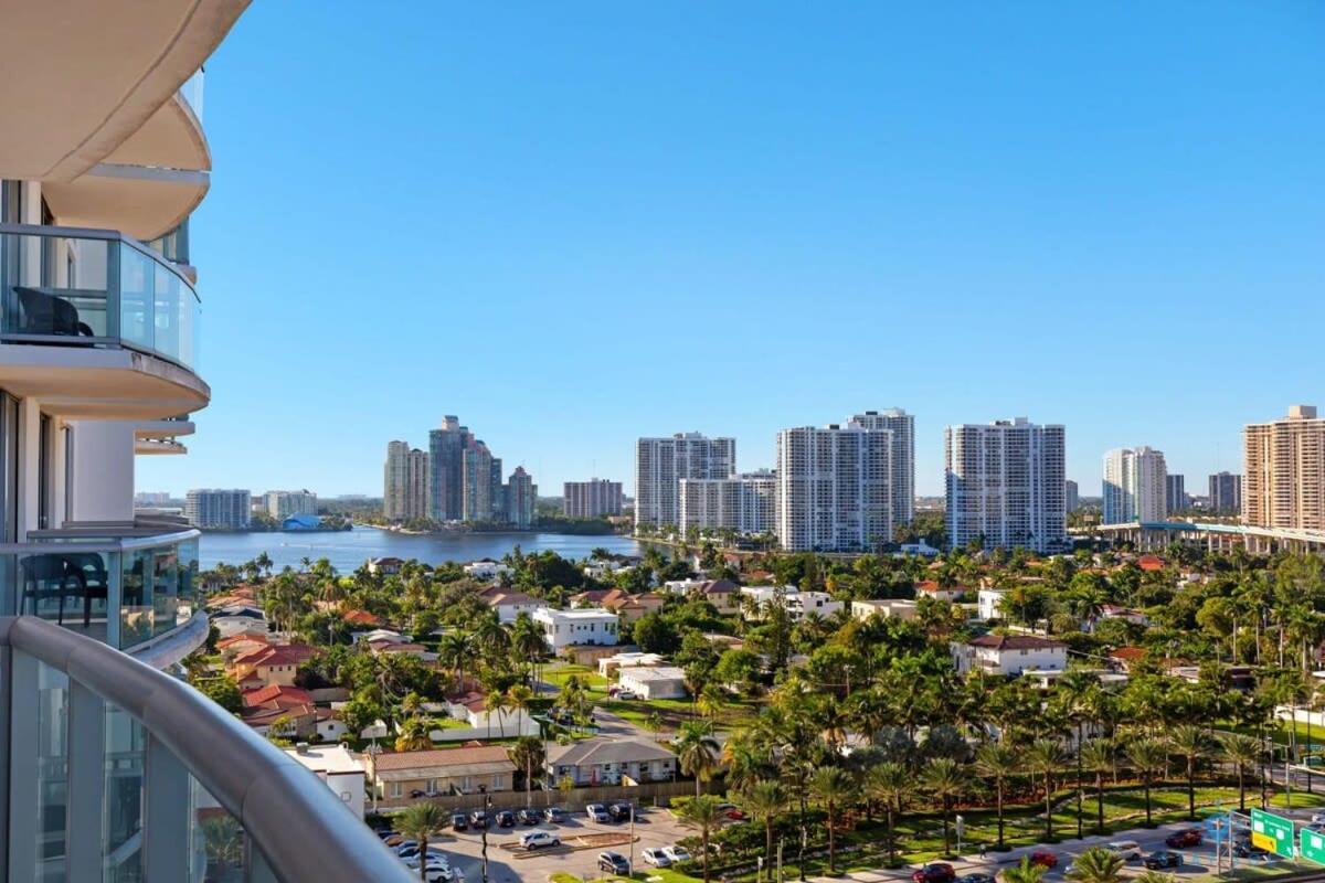 Beachfront Resort Pool Ocean View Balcony Miami Beach Exterior photo