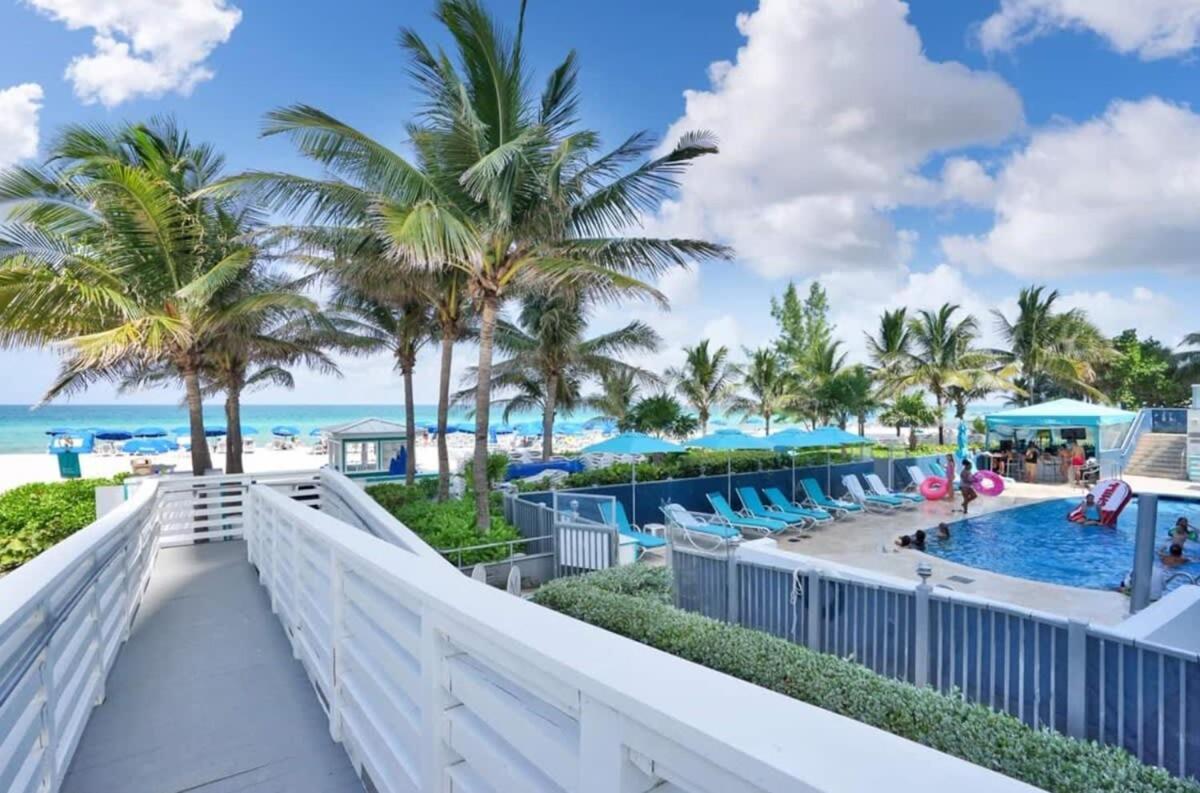 Beachfront Resort Pool Ocean View Balcony Miami Beach Exterior photo