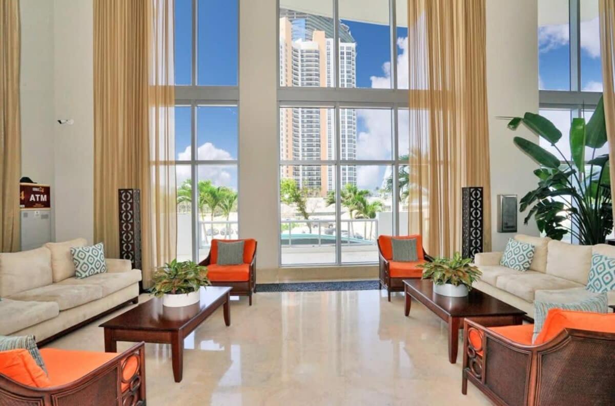 Beachfront Resort Pool Ocean View Balcony Miami Beach Exterior photo